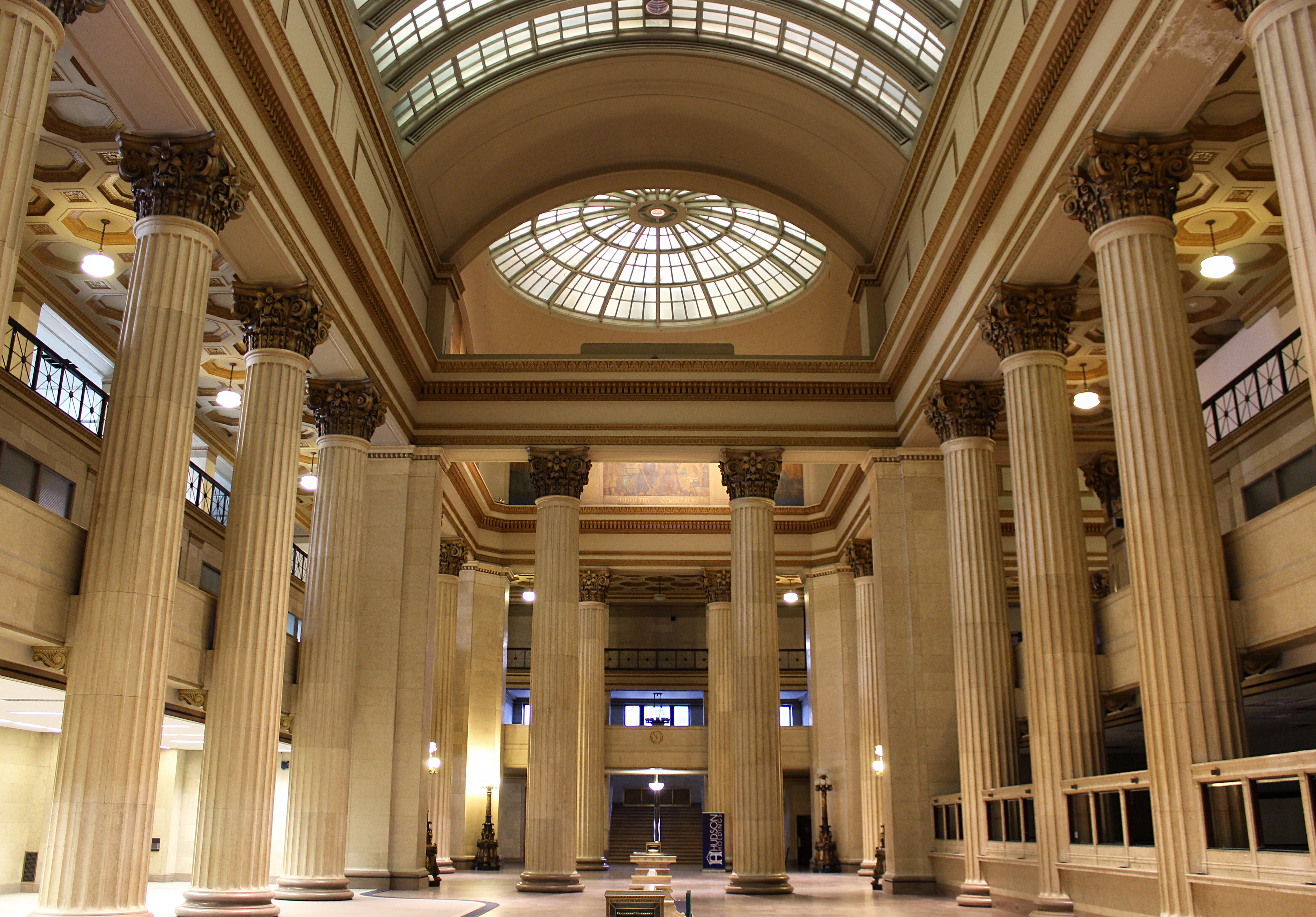 925-Euclid-lobby